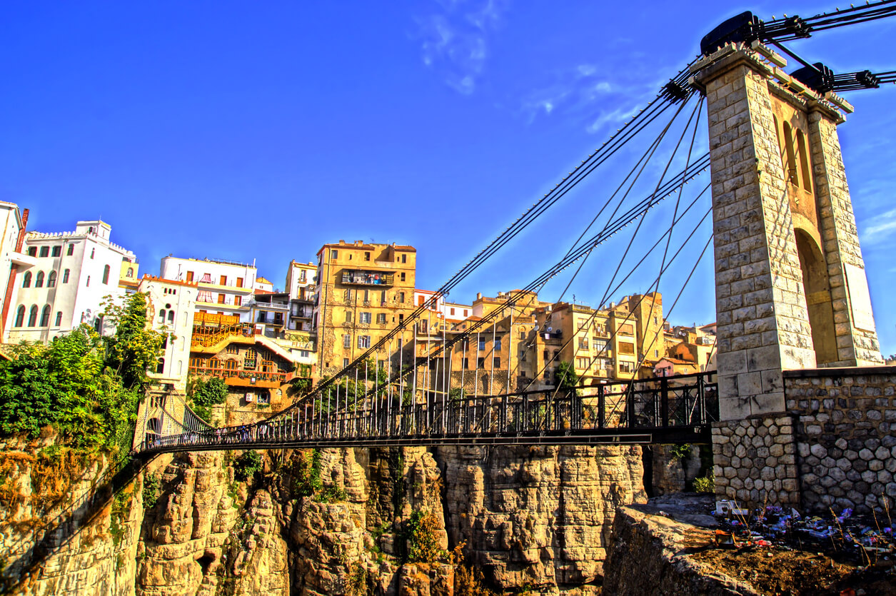 Constantine : Constantine :