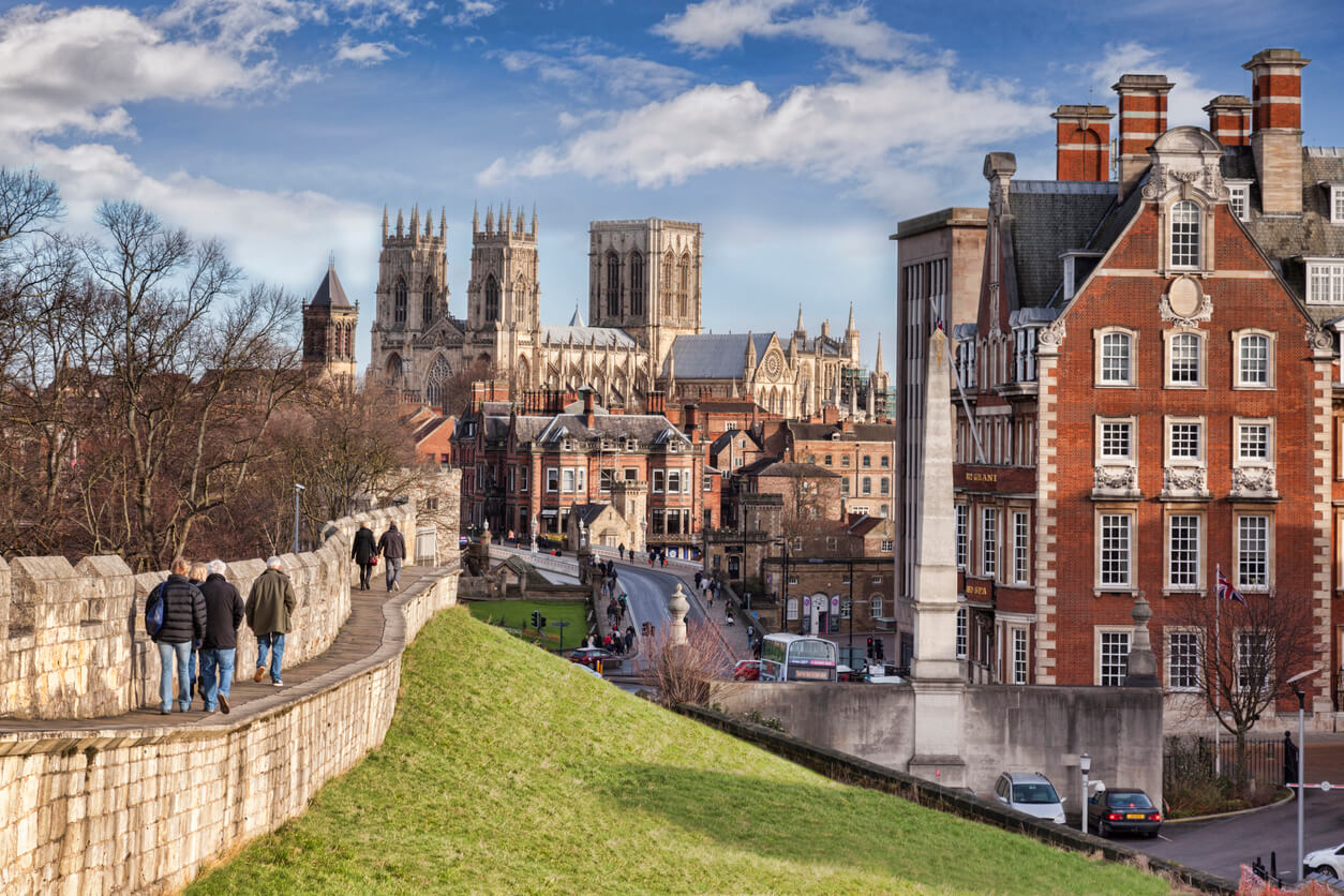 Best Time to Visit York: Weather and Temperatures. 6 Months to