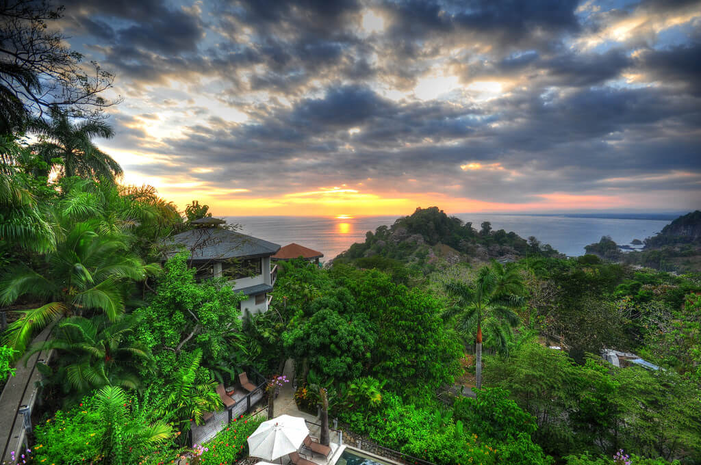 Weather in Quepos in June: Temperature, Rainfall, Sunshine... for June